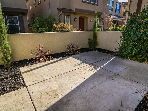 5th image of 2024 Mannington Pl