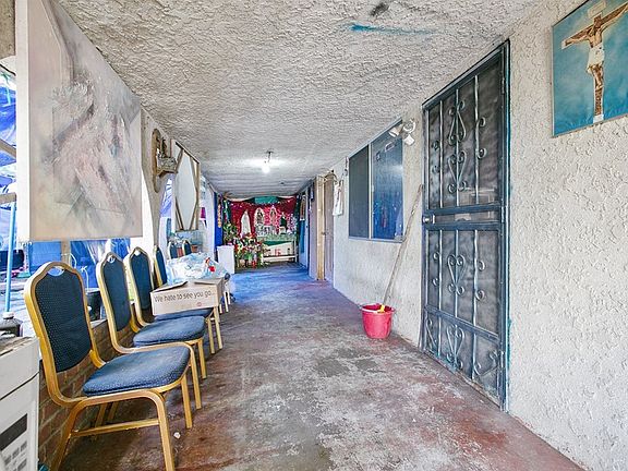3rd image of 3055 Bartlett Ave