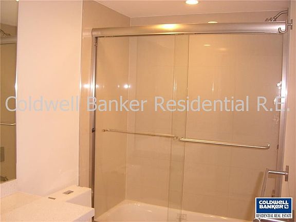 3rd image of 220 Lakeview Dr APT 213