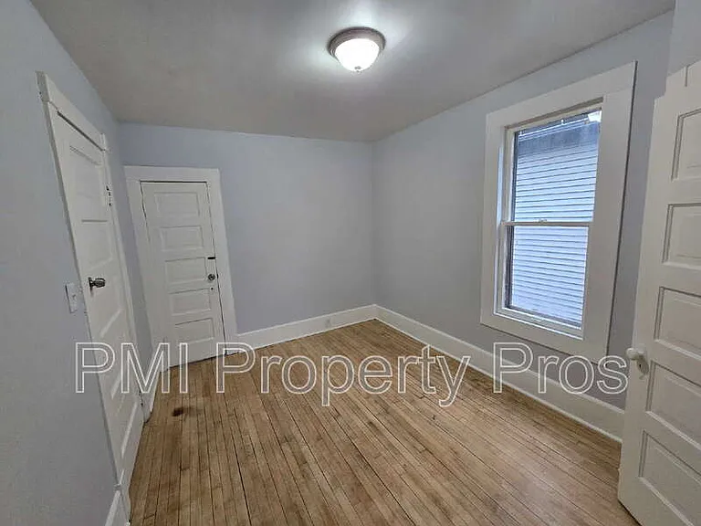 3111 W Walnut St — Photo 6