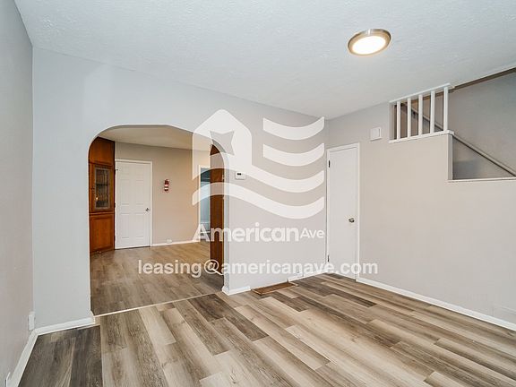 914614_005_wm_-_living_room_13470290.jpg