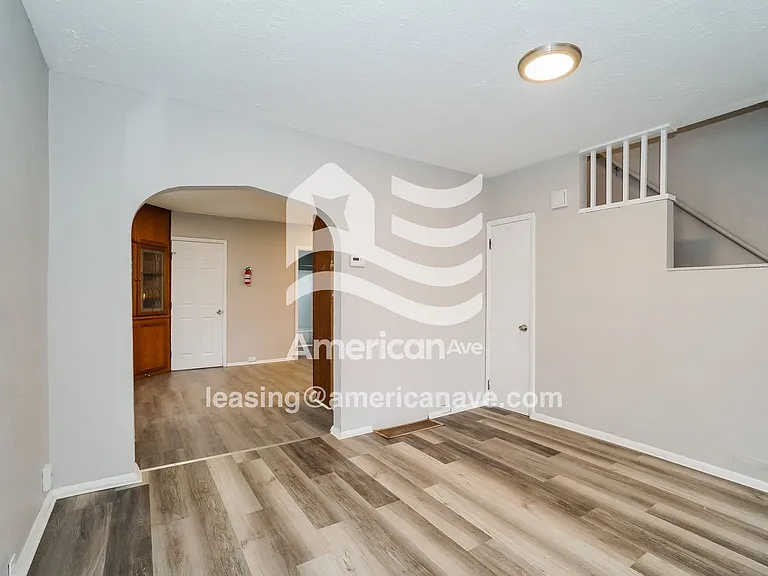 914614_005_wm_-_living_room_13470290.jpg