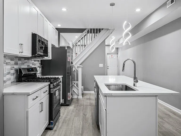 3059 Brighton St — Photo 3