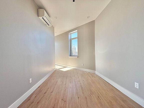 4th image of 621 Kosciuszko St #2R