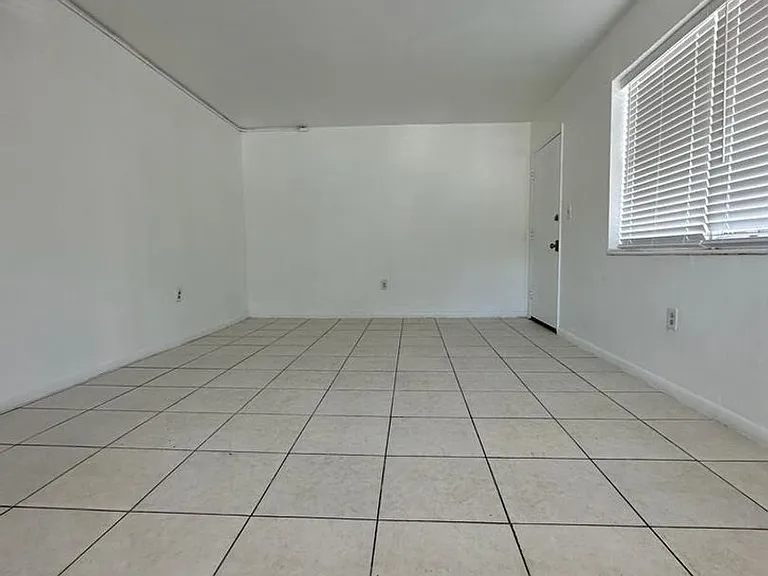 1545 NW 8th Ave — Photo 7