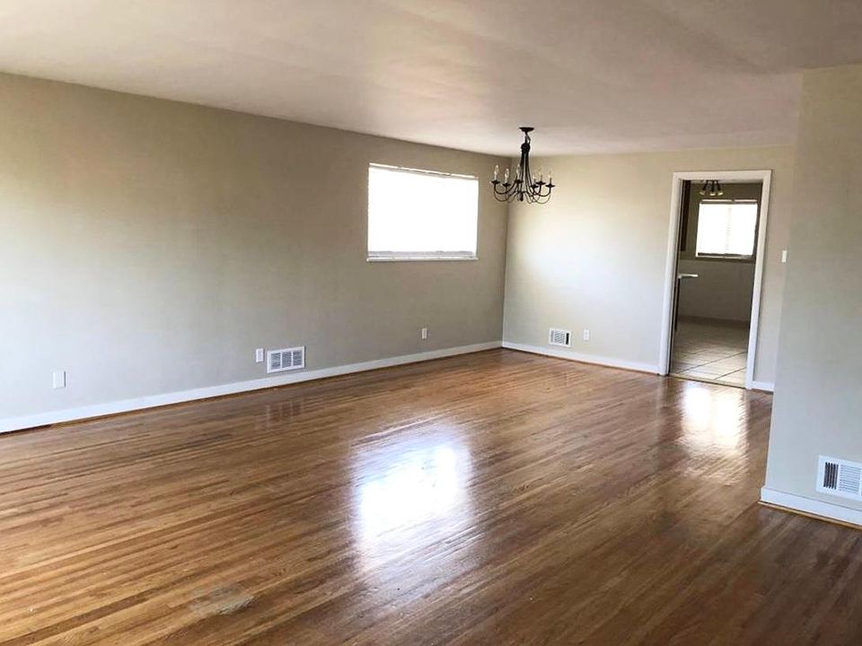Living room/ dining room
