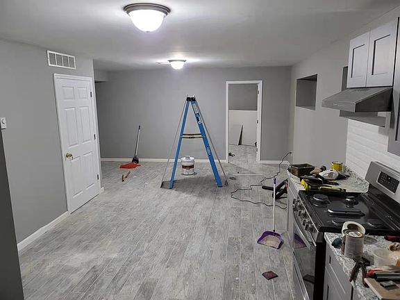 4th image of 881 N Railroad Ave Floor 1