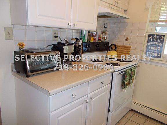 4th image of 562 Village Dr