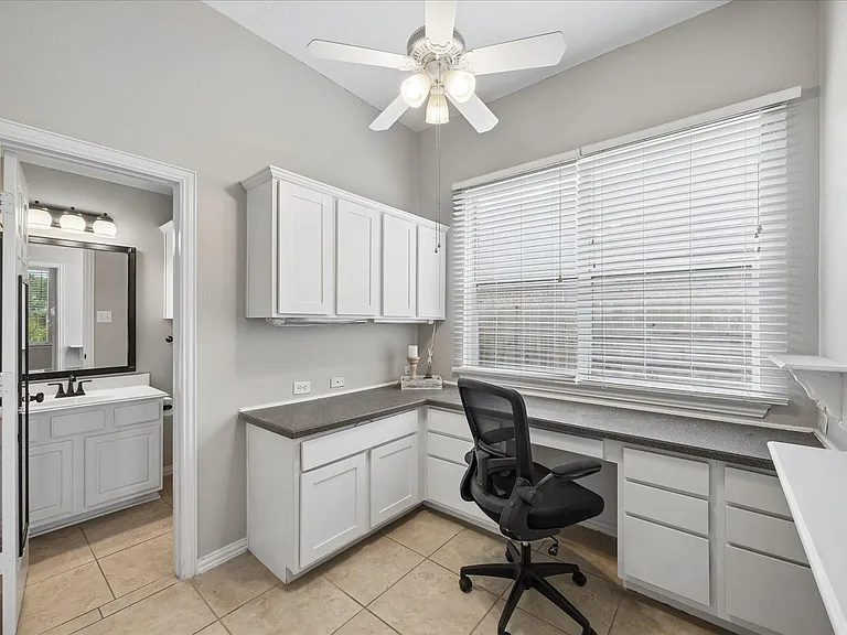 1125 Shady Knoll Ln — Photo 12