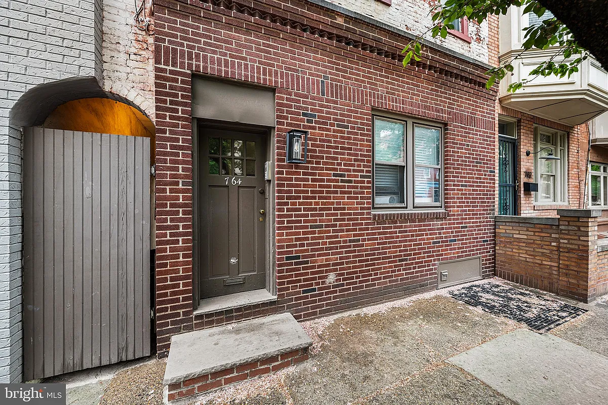 Building Photo - 764 S 6th St #2