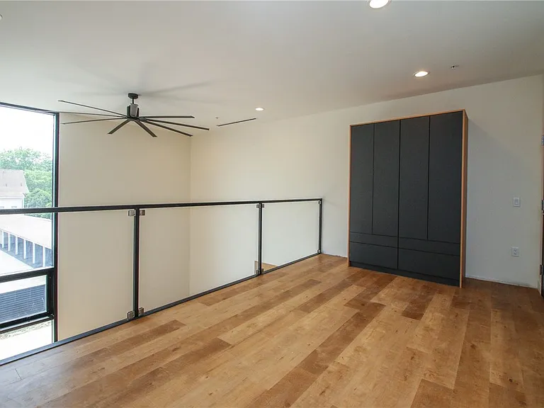 33 Russell St #202 — Photo 19