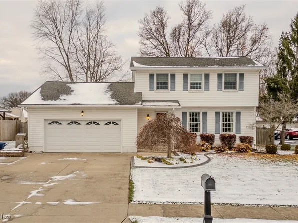 5633 London Dr, Youngstown, OH 44515