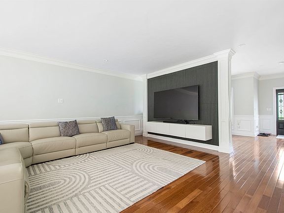 5th image of 257 Prospect St