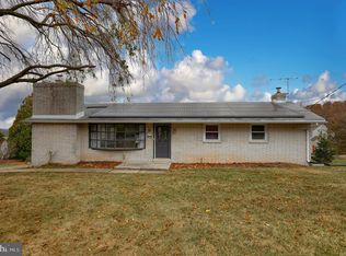 135 N Ridge Rd, Reinholds, PA 17569