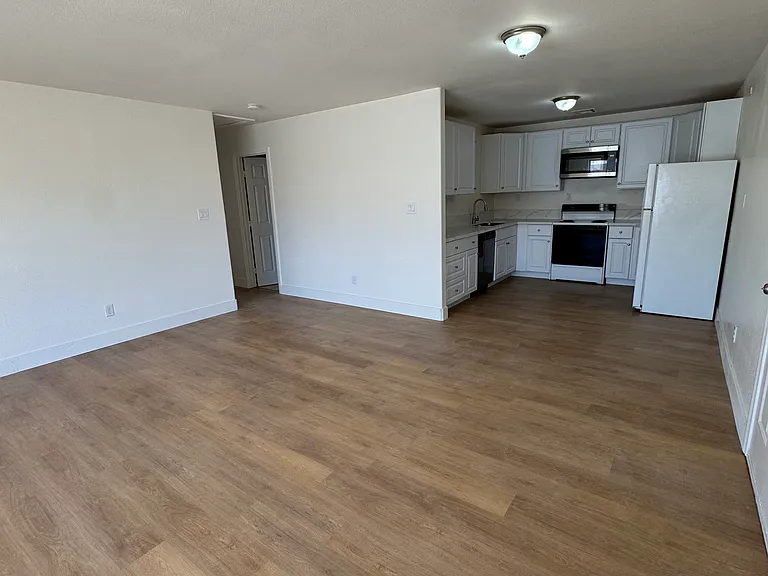 1830 Pershing Ave #A — Photo 3