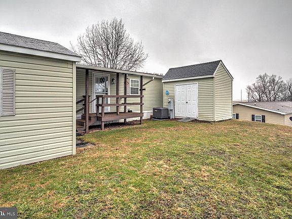 3rd image of 64 Ridgewood Mnr