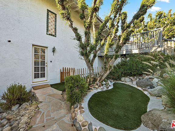 4th image of 21833 De La Luz Ave