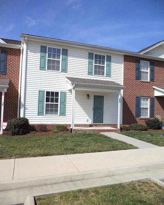 1st image of 105 Charleston Ln