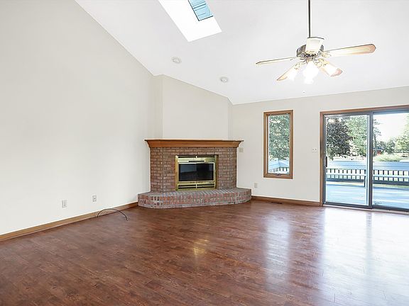3rd image of 9761 Nicole Ln