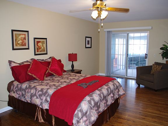 4th image of 12975 Royal Oak Dr