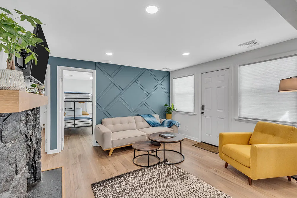 2 bed, 750 sqft, $2,400 — Photo 1