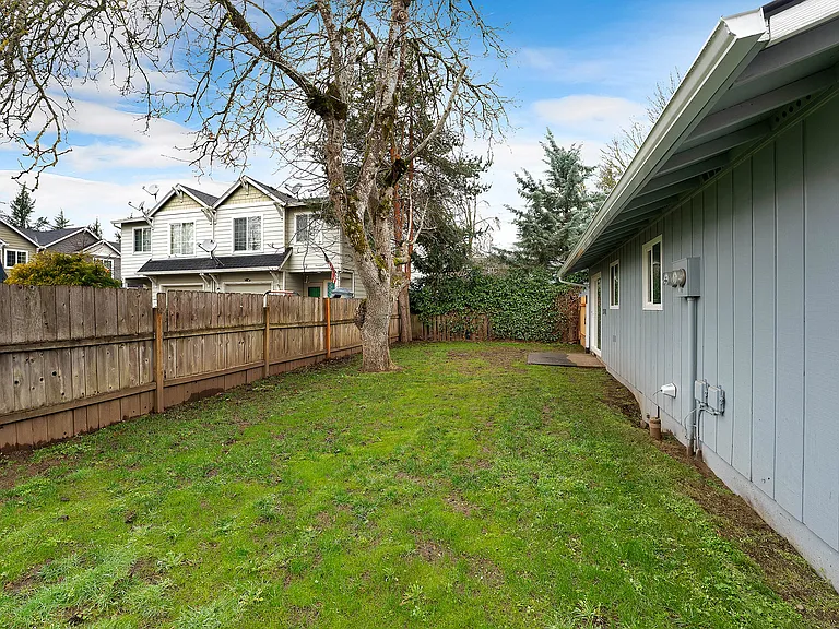 383 N Cedar St — Photo 29