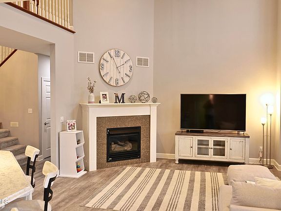 3rd image of 115 Summerhill Dr
