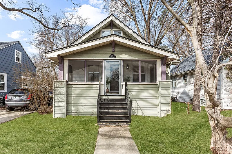 214 W Twelve Mile Rd