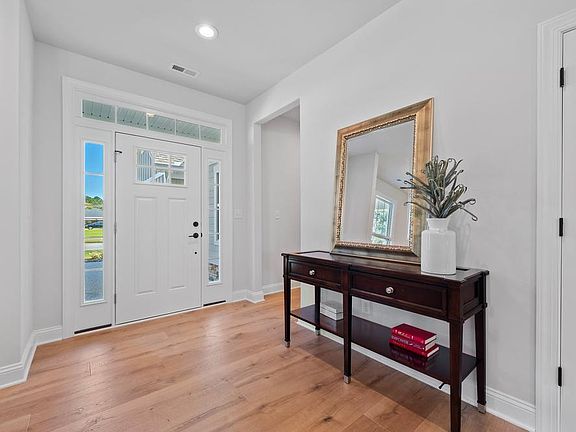 3rd image of 605 Saint Andrews