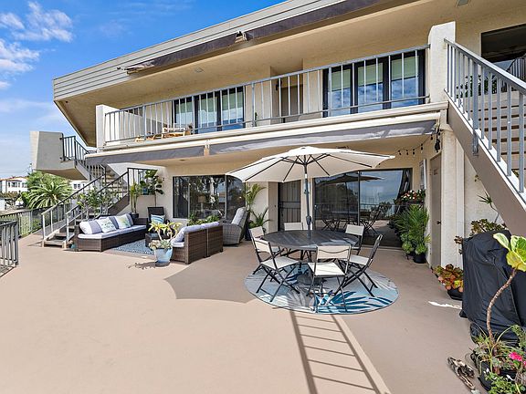 2nd image of 320 Encino Ln