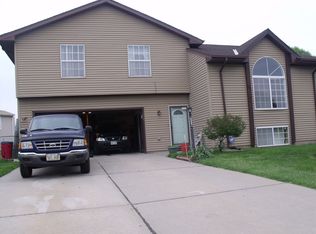 2212 Parker Cir, Omaha, NE 68110