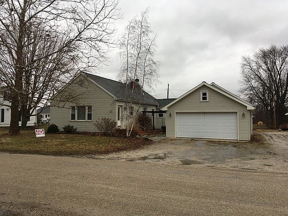 Attached 2 car garage