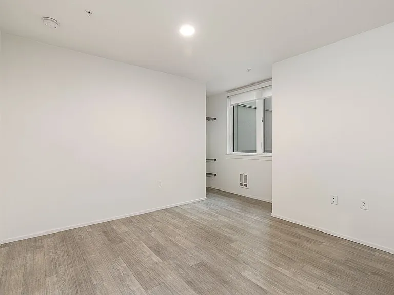 722 E Pike St — Photo 64