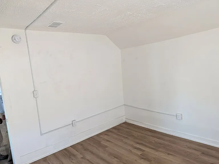 914 SW 8th Ave — Photo 10