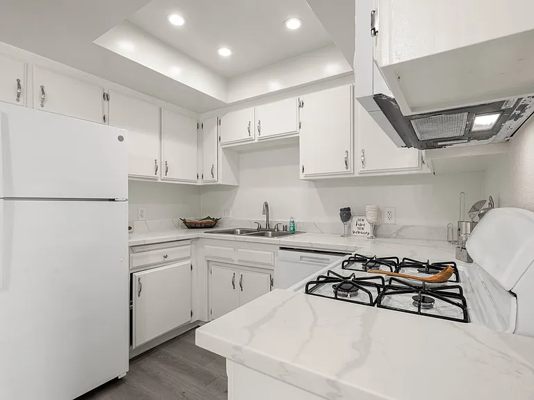 Park Place Apartments — Photo 7