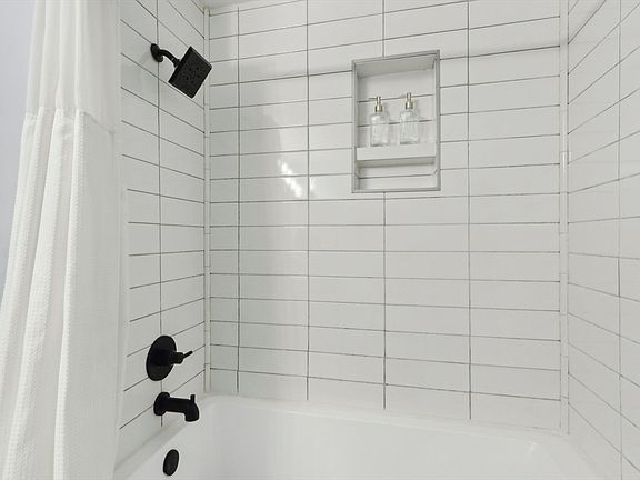 5th image of 115 W Seventh St #3