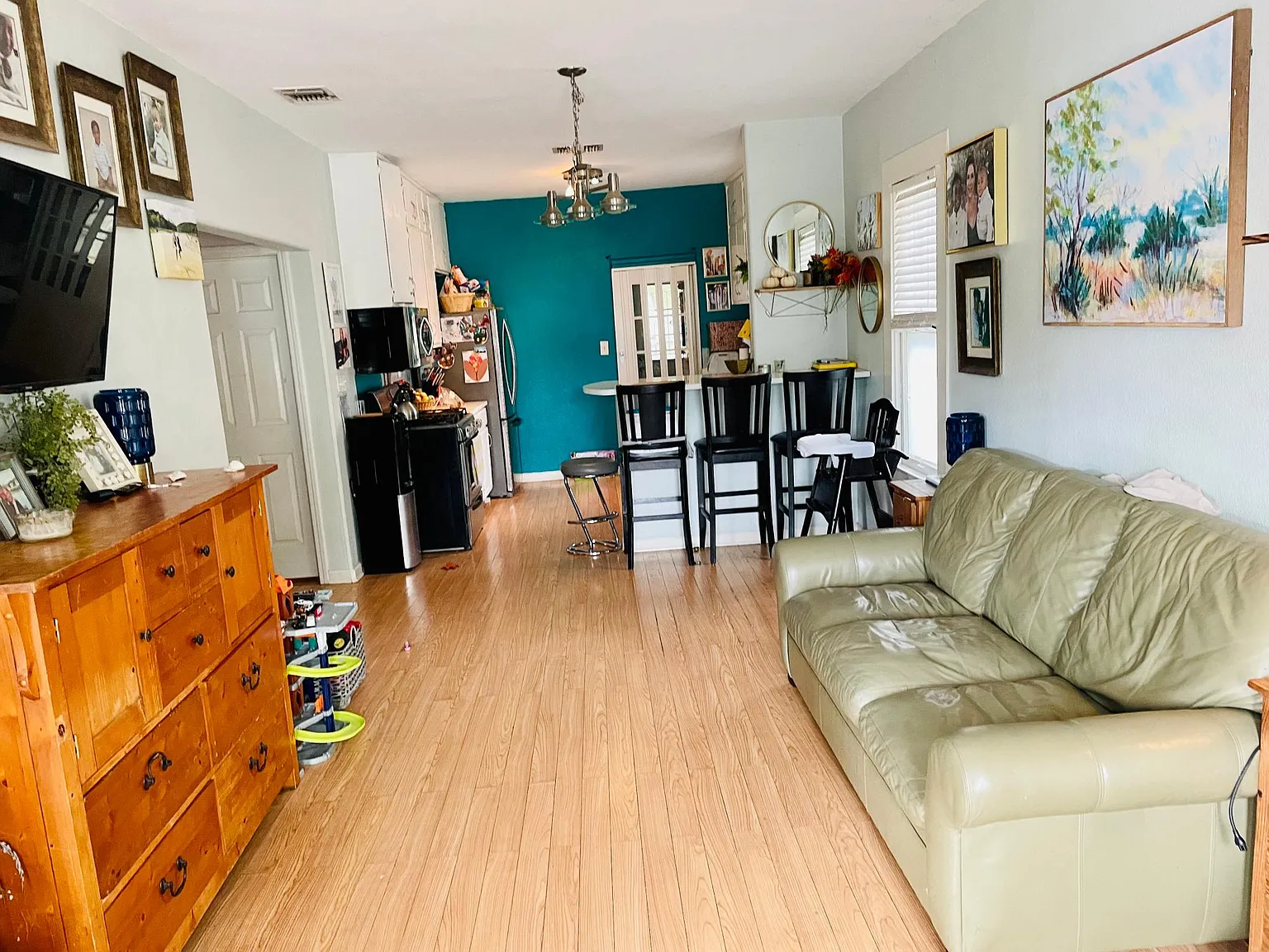 825 Ripley Ave — Photo 2