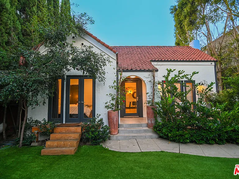 1019 N Orange Grove Ave — Photo 31
