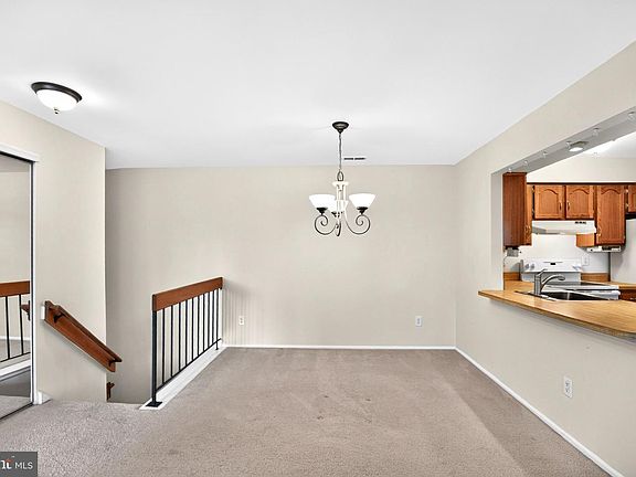 5th image of 3810 Adelaide Dr #B