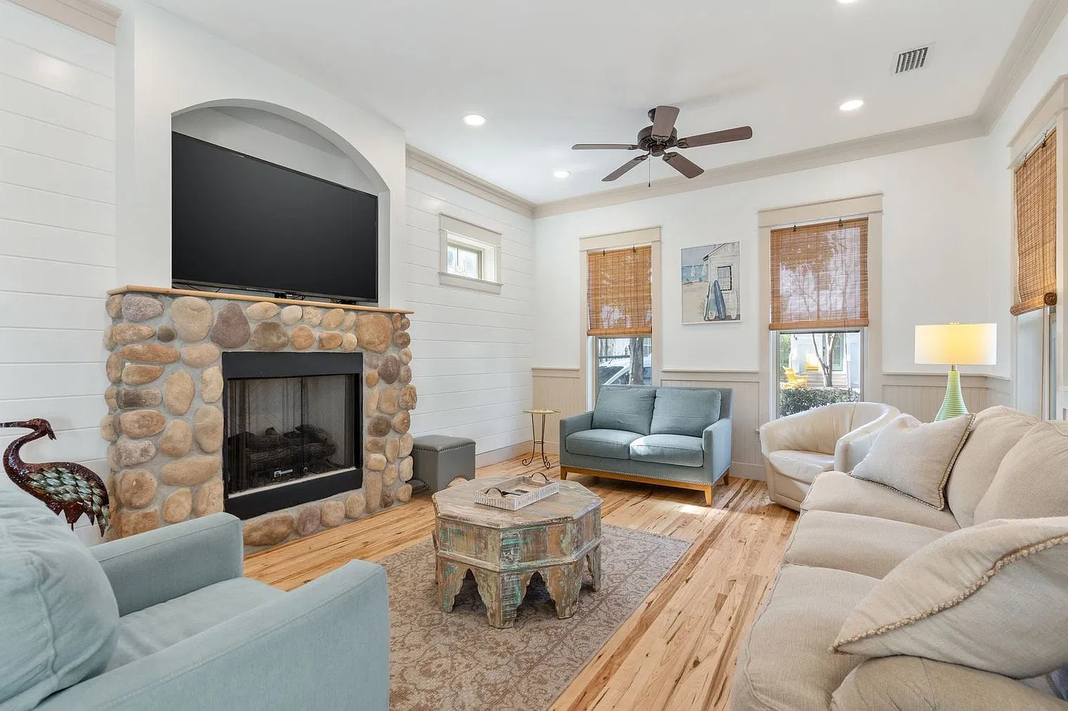 3 bed, 2.0 bath, 1808 sqft, $10,009 — Photo 2
