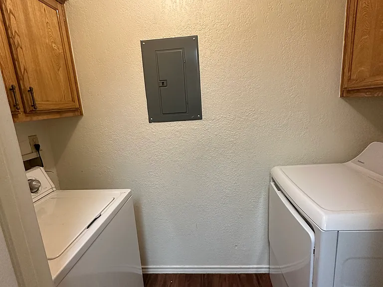 924 W Chestnut St #6 — Photo 5