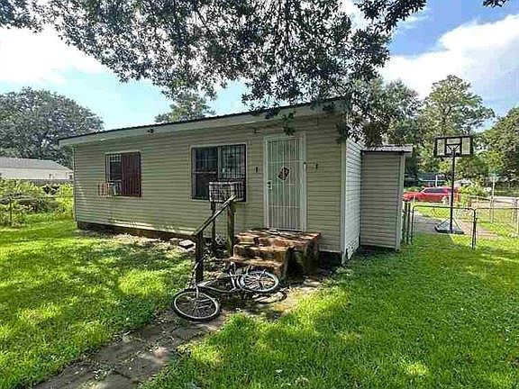 4th image of 2451 Pinetree Dr