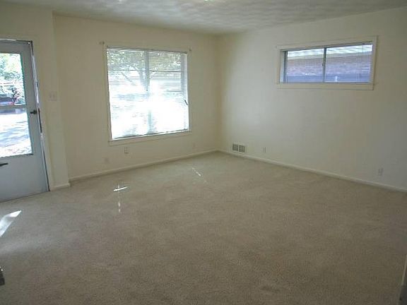 5th image of 1212 Hall St #1212
