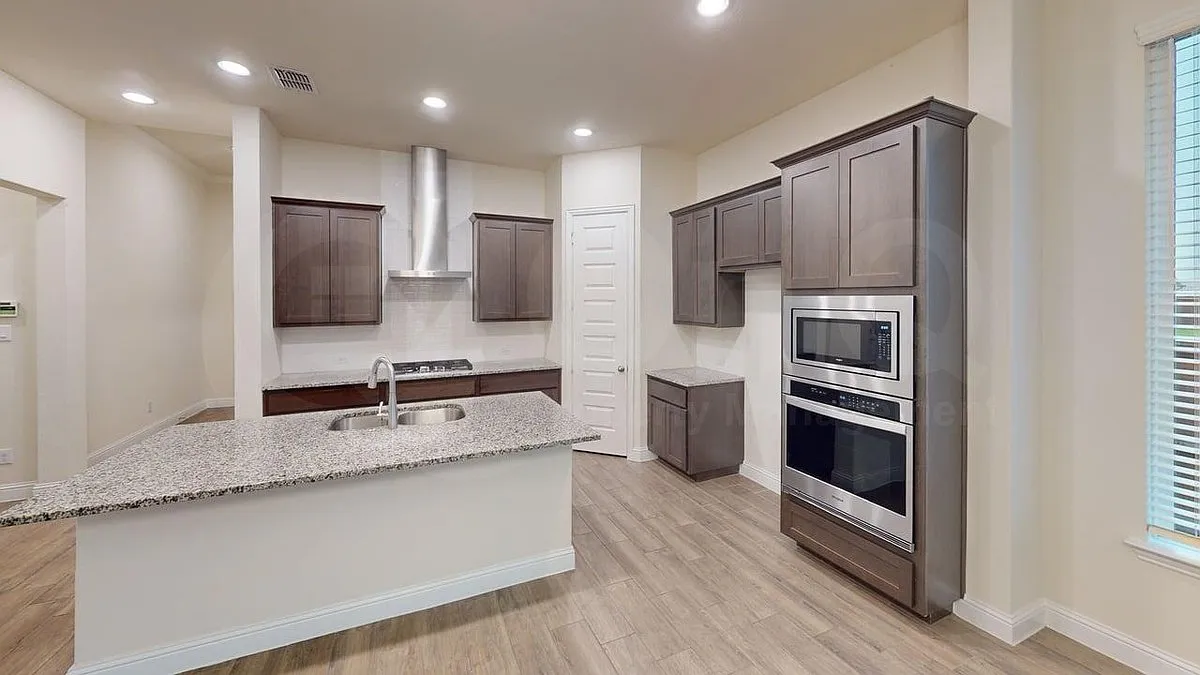 4 bed, 3.0 bath, 2398 sqft, $2,449 — Photo 4