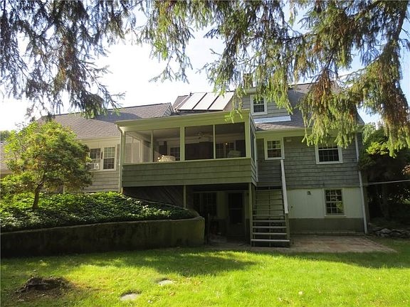 4th image of 19 Bayberry Hill Dr