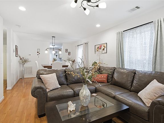 3rd image of 212 Forest St