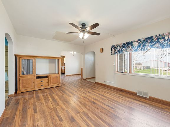 3rd image of 105 Seiler St