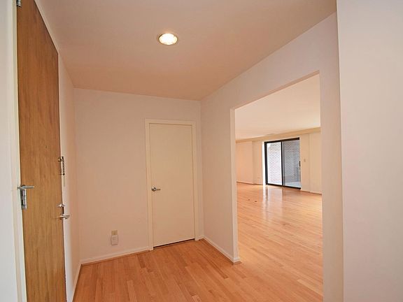 2nd image of 5300 Hamilton Ave Unit 604