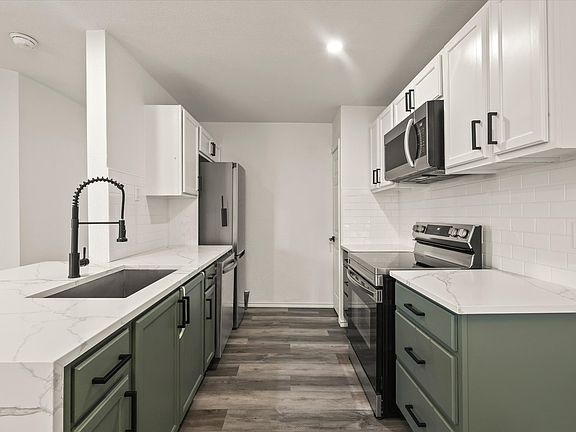5th image of 3519 Canada Dr