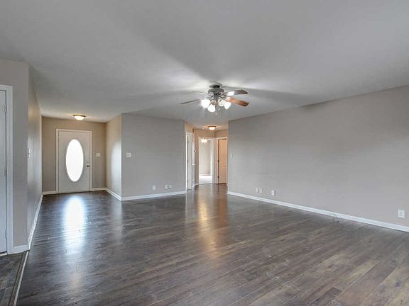 4th image of 1557 Apache Way